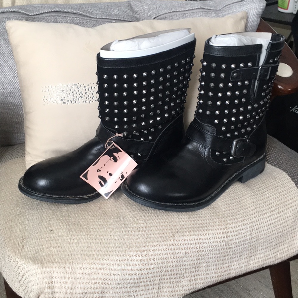 Zigi Girl black studded moto boots sz 7.5 nwob